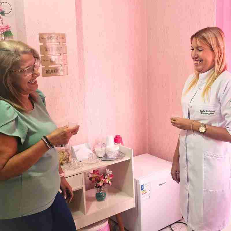 Atendimento Humanizado e Recepção com Café - Carla Rodrigues Estética São Gonçalo
